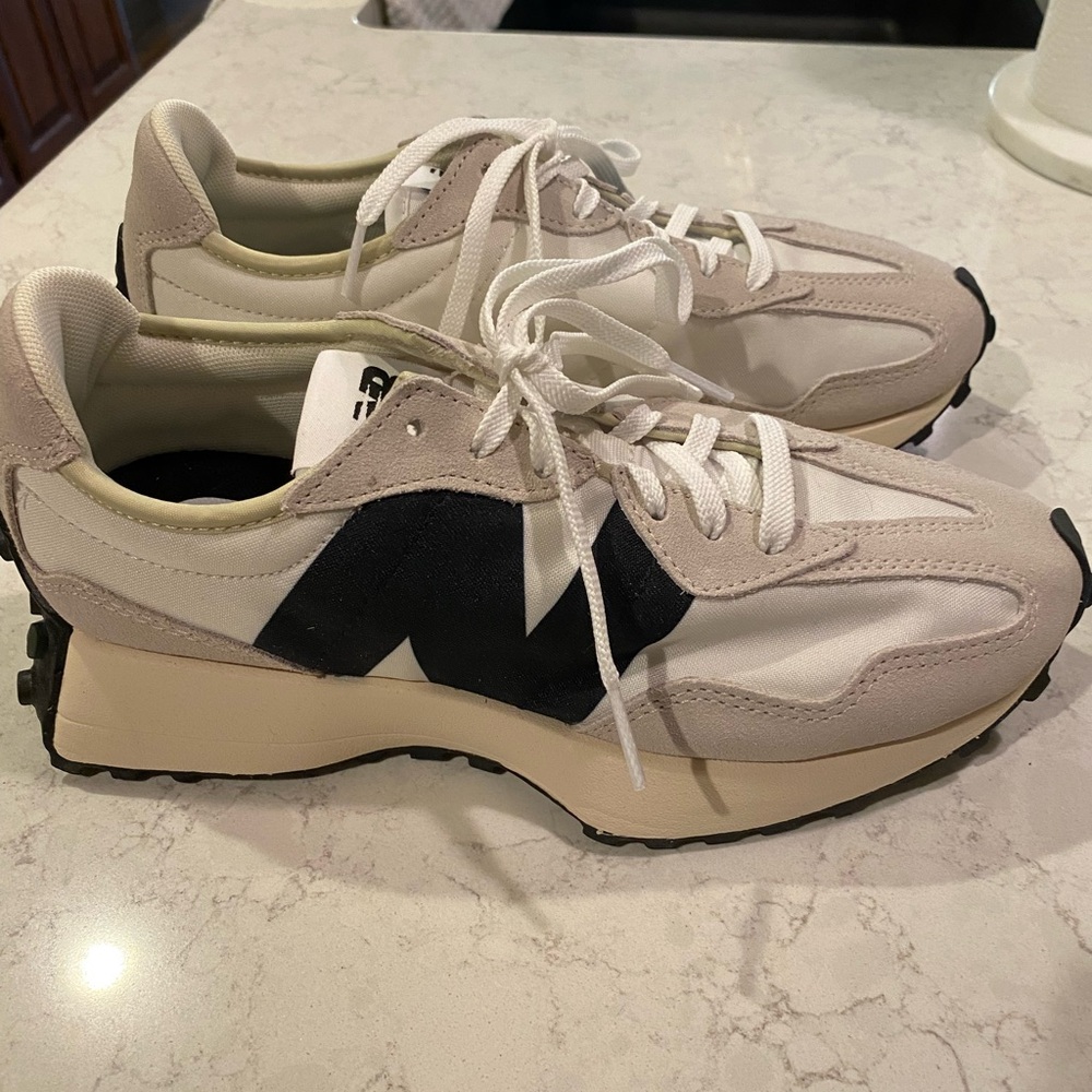 New Balance 327